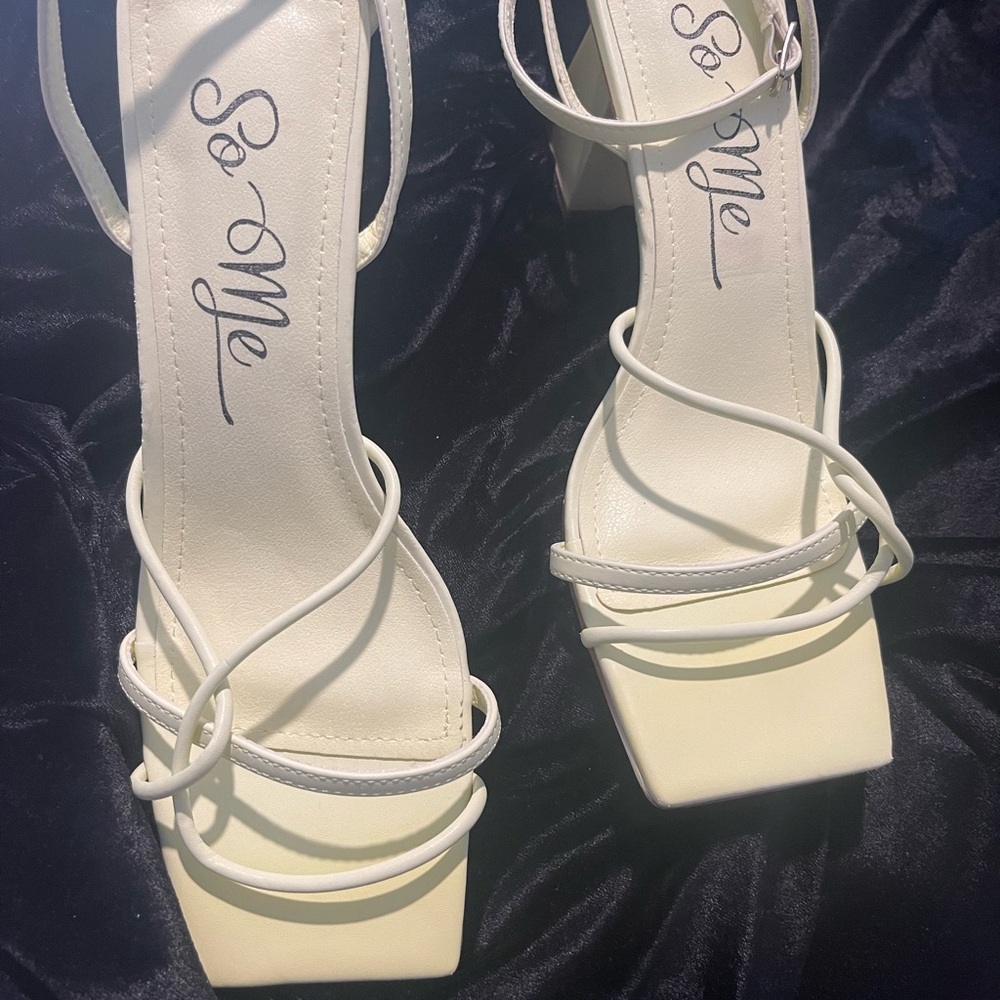 NWOT So Me Size 7 Yellow Citron Strappy Sandals With 2.5” Block Heel